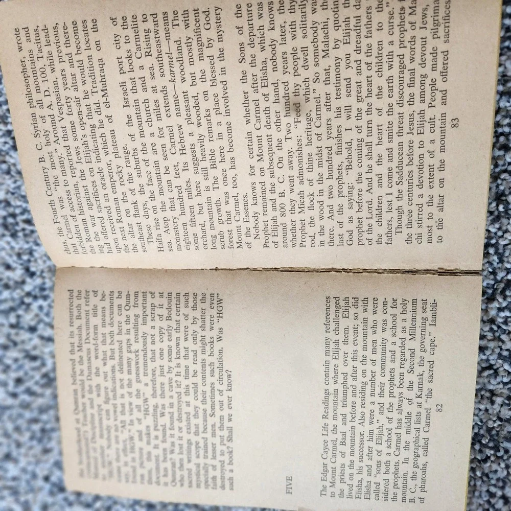 Edgar‎ Cayce on the Dead Sea scrolls, by Glenn D Kittler